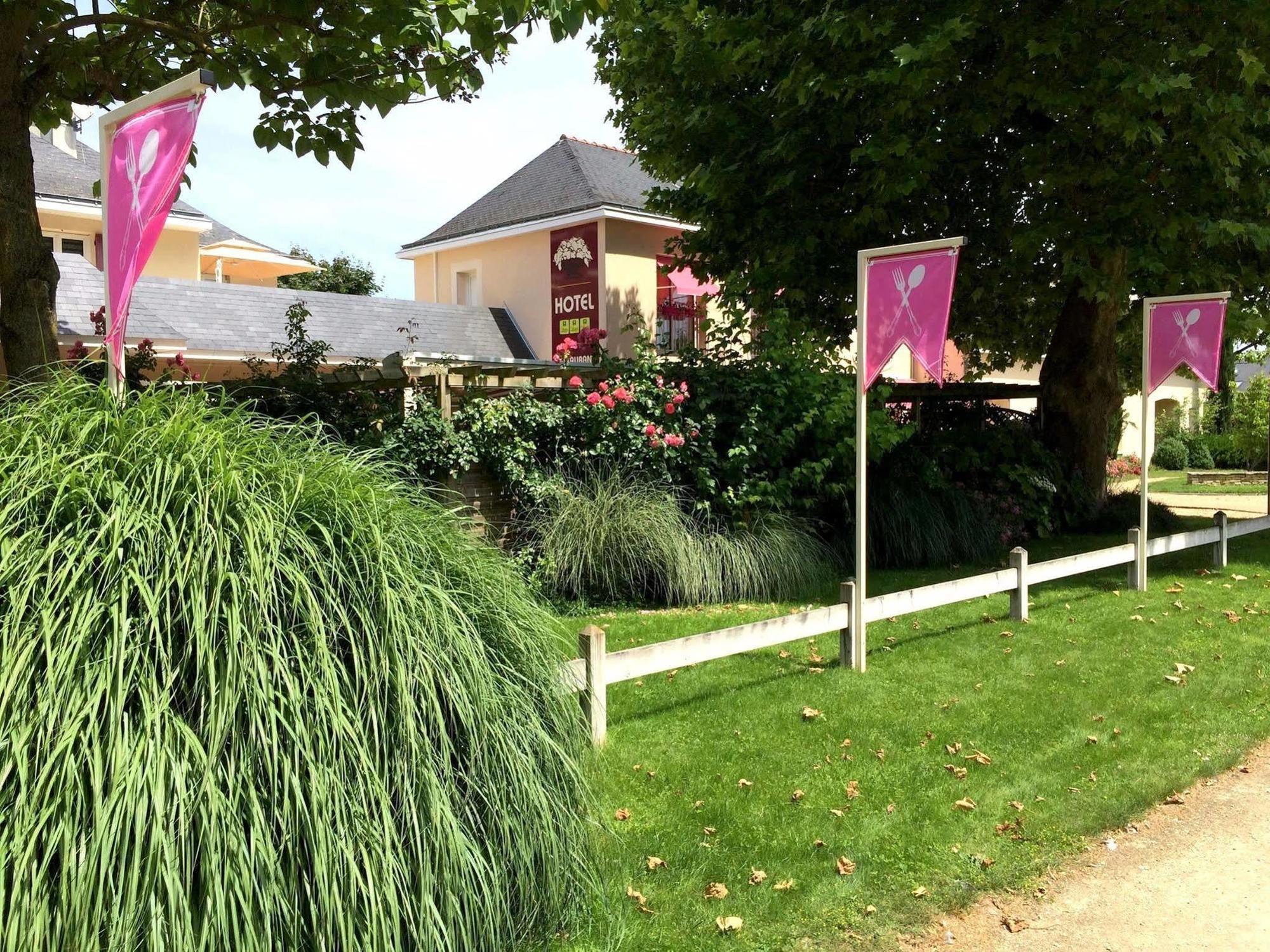 Logis Auberge Bienvenue Doué-la-Fontaine Exterior foto